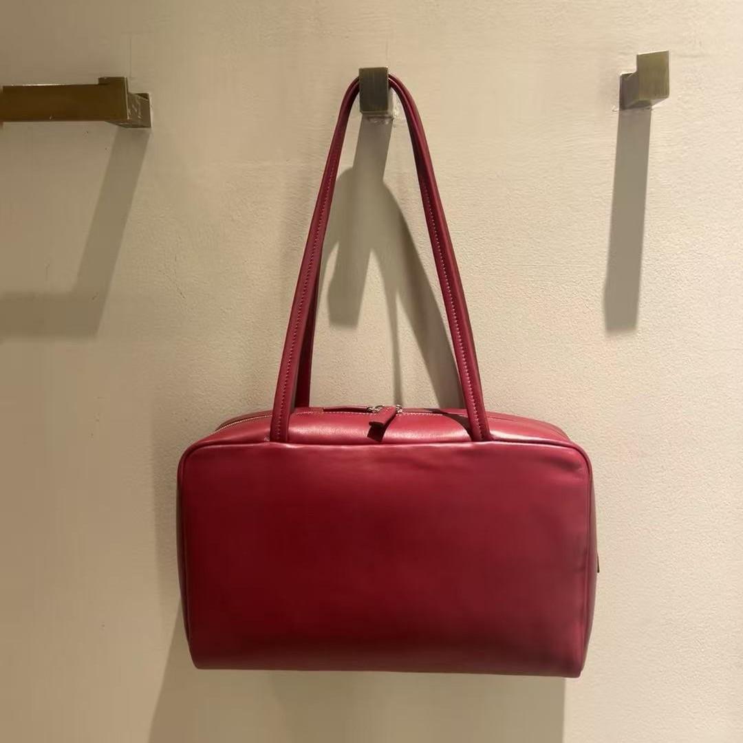 

The -Row Italy Small Sheepskin Minimalist Preservation Ball Handheld Single Leather Real Leather Bag Jennie Same Style 30x10x18cm вина червоного кольору