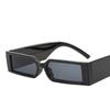 Occhiali da sole alla moda retrò rettangolari con montatura piccola per uomo, occhiali da sole quadrati retrò hip-hop con gamba larga per uscite all'aperto, occhiali da sole con lenti ombreggianti