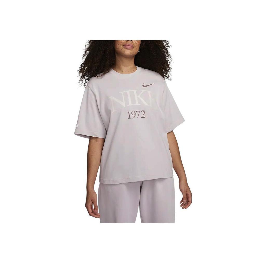 Nike Sportswear Classics Alphanumeric Print Short Sleeve Crew Neck T-Shirt With Dropped Shoulders Women Tops Grey Purple FQ6601-019