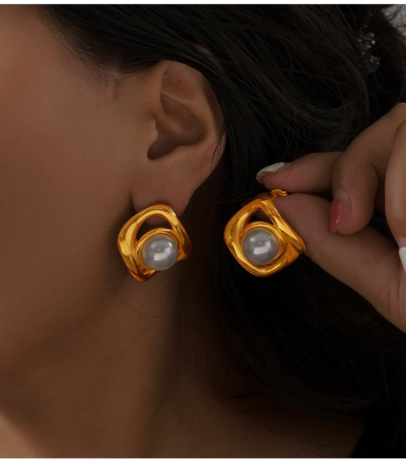 Ensemble de Boucles d'Oreilles Géométriques en Acier Titane Plaqué Or 18 carats avec Imitation Perle