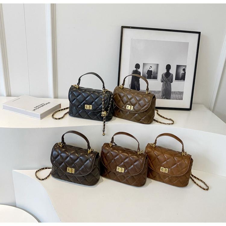 Chic Mini Square Bag With Unique Design Diamond Grid Chain Crossbody Bag