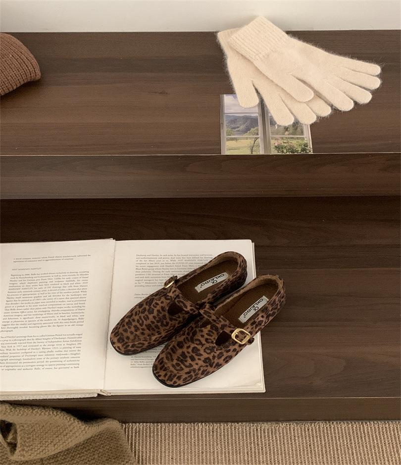 Korean Version of Retro T-shaped Flat-soled Loafers with Round Head for Women 2025 Autumn Versatile and Thin Mary Jane T-shaped Single Shoes for Women