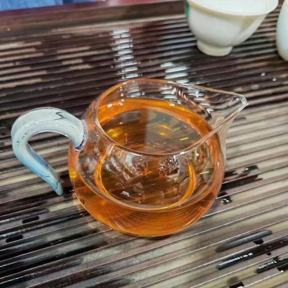 357г Юньнаньский старый чайный пирог «Пуэр» Иу Чэнь Юнь Хао Выдержанный сырой чайный — фото 6