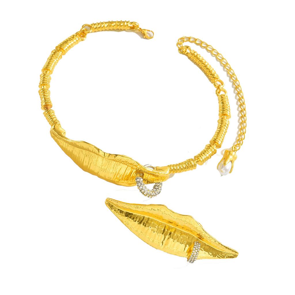 Geometric Lips Design Rhinestone Necklace And Ring Set Zinc Alloy Lightweight Jewelry For Women Everyday Wear Or Special Occasions