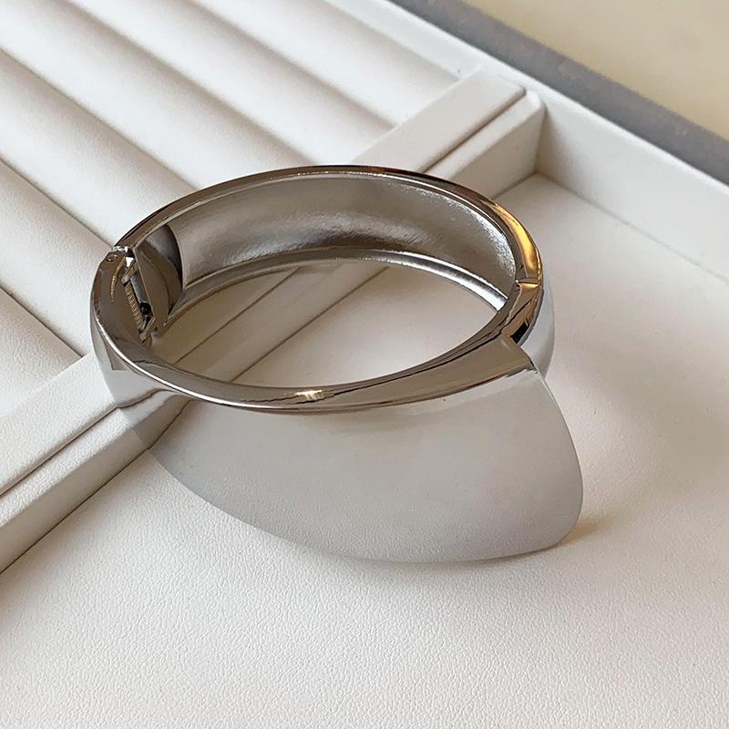 Minimalist Metal Grid Bracelet - European & American Fashion Niche, High-end Style Hand Jewelry