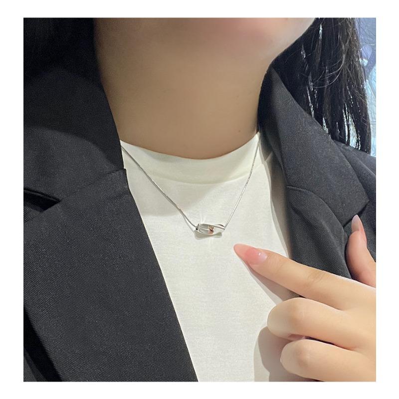Light Luxury Fashion Irregular Twisted Geometric Collarbone Necklace For Women