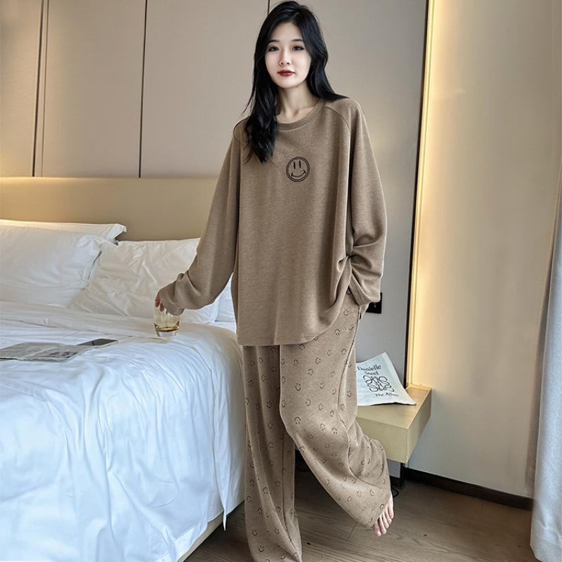 Women's Plus Size Comfy & Breathable Pajama Set: Autumn Slimming Round Neck for Indoor/Outdoor Wear