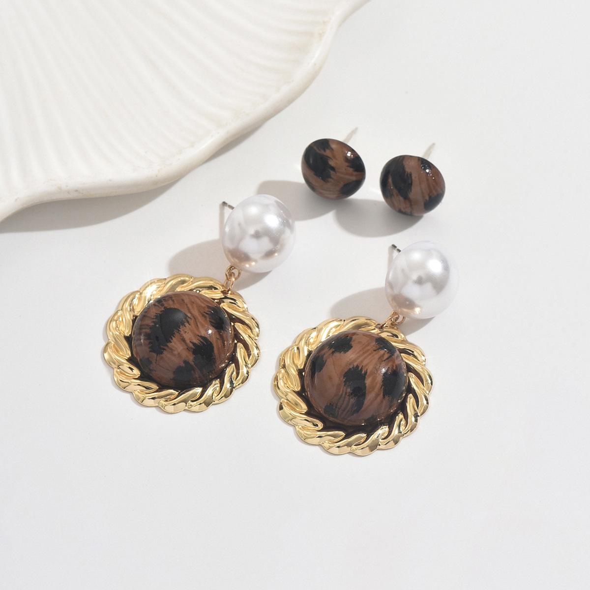 

Модные серьги-подвески для женщин золотой