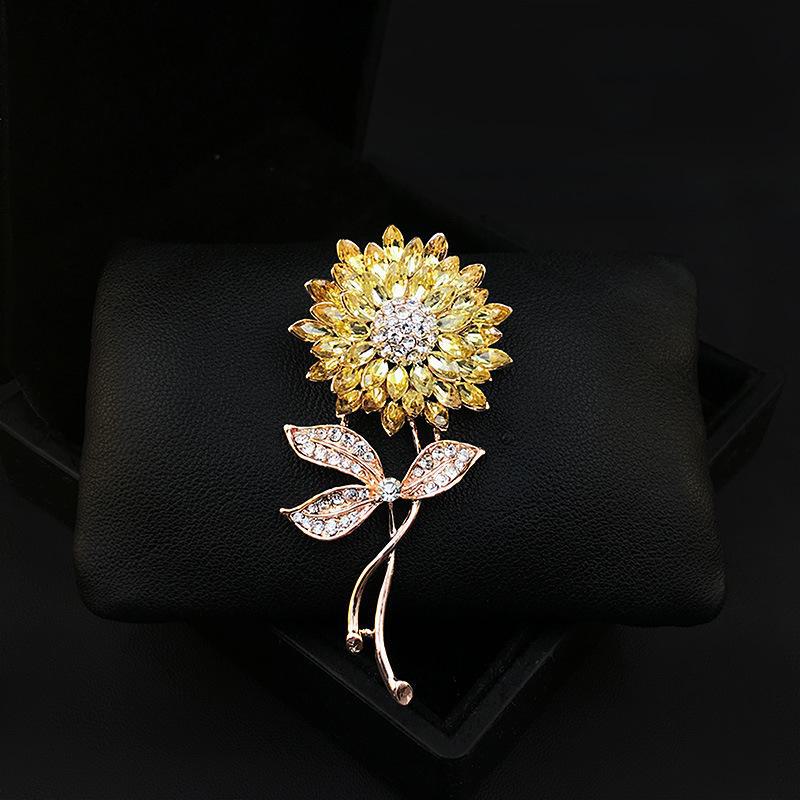 Chic Butterfly Brooch for Women - High-End Fashion Corsage