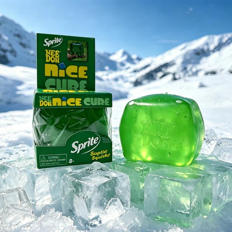 Schylling NeeDoh Giocattolo Antistress Completo Super, Ghiacciolo/Medusa/Cubetto di Ghiaccio/Palla di Pelucchi Giocattoli Morbidi a Rimbalzo Lento per Bambini e Adulti