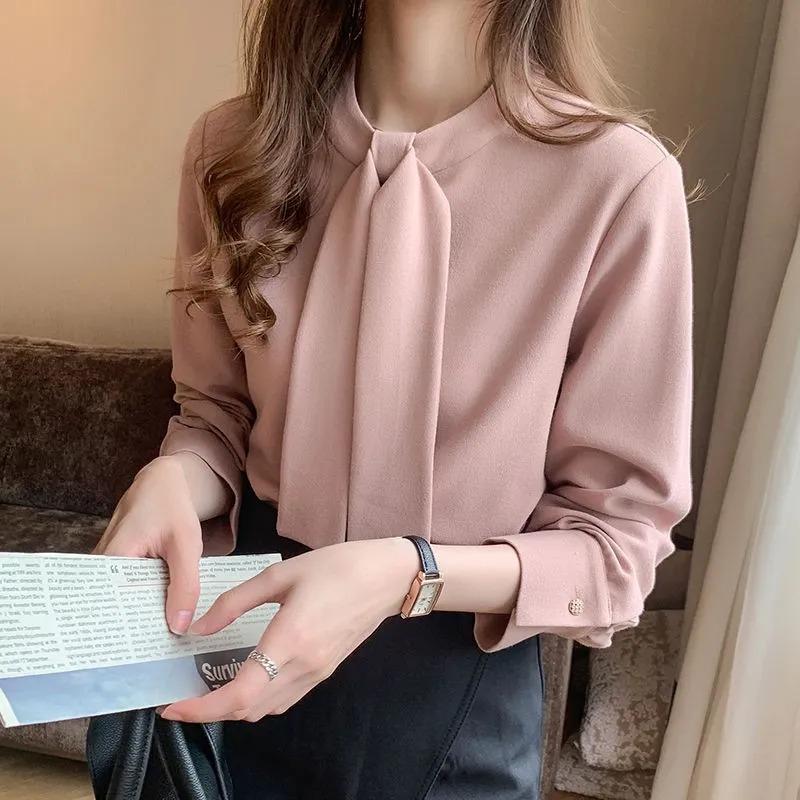 Blusa Feminina de Chiffon com Gola Laço e Mangas Longas