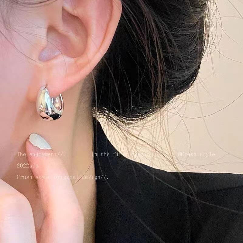 

European and American style~ arc metal plain ring earrings women s ins simple temperament earrings new trendy commuter earrings