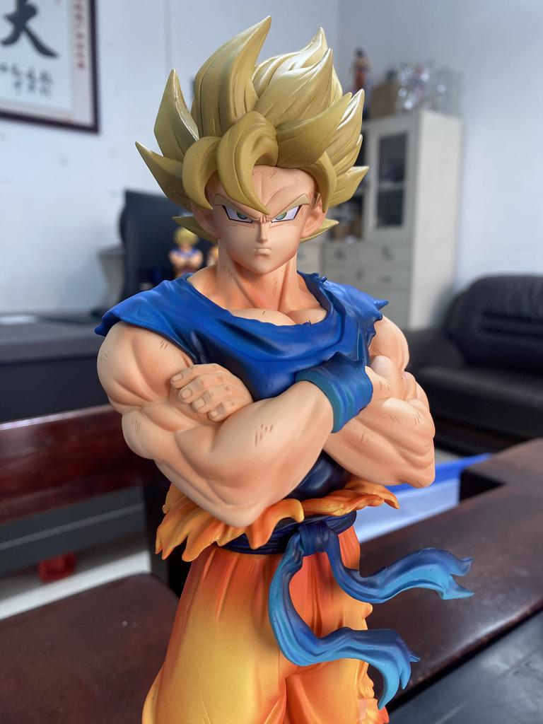32cm Studio Super Saiyan Goku Crossed Arms Figure Dragon Ball Anime PVC Collectible Desktop Decor Ornament Gift For Anime Fans