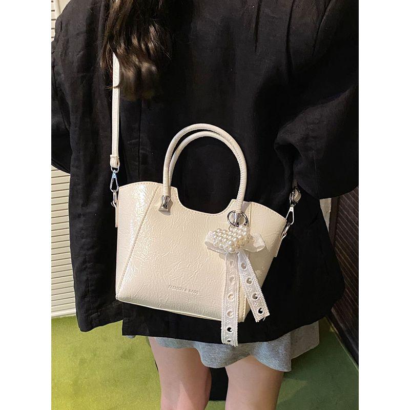 

This Year s Popular Hand Holding Bucket Bag Women s 2025 New Arrival Fashion Exquisite Bow Shoulder Bag Work Clothing Messenger Bag Silver without pendant