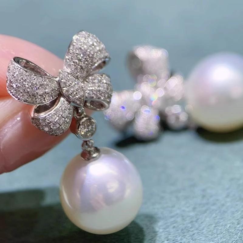 Huitan Exquisite Schleife Simulierte Perle Hängeohrringe für Frauen Temperament Statement Damenohrringe Luxus CZ Schmuck