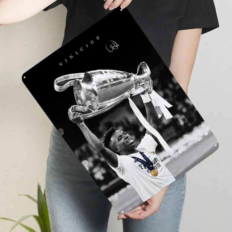 

Vinicius Poster Football Player Tinplate Signs Retro Customized Metal Sign for Wall Art Decoration Art of Murals Man Cave Decor 7.9x11.8In(20x30cm)