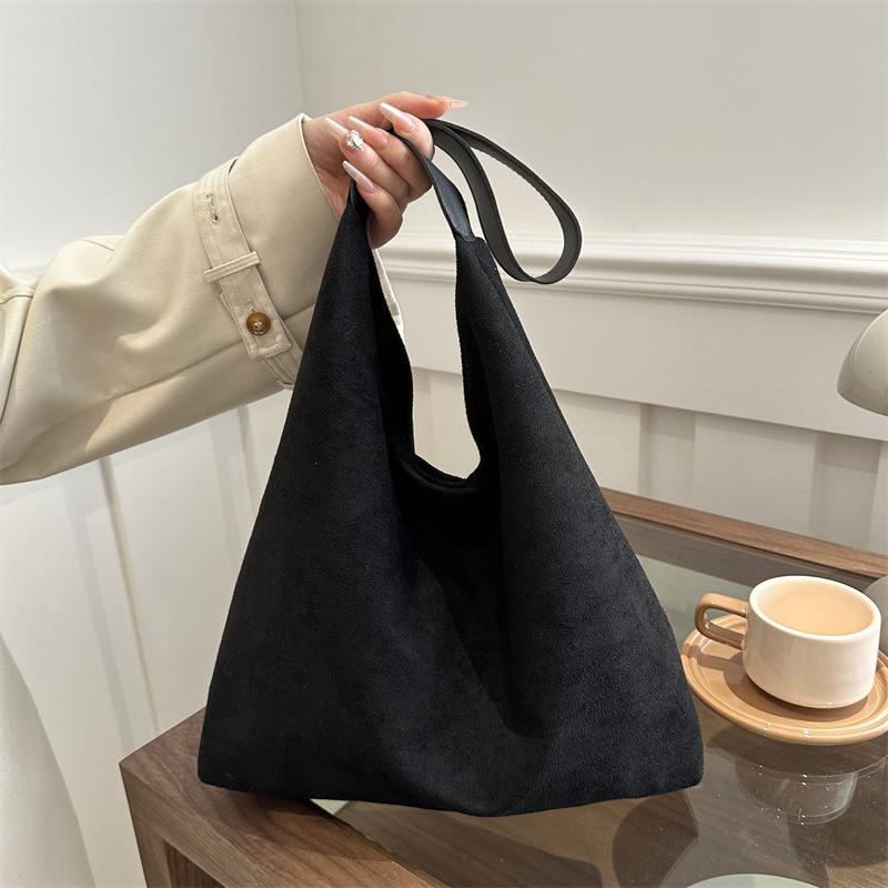 

Женская сумка-тоут матовая сумка на плечо большая вместимость сумочка модная нишевая универсальная сумка-тоут тренд хаки