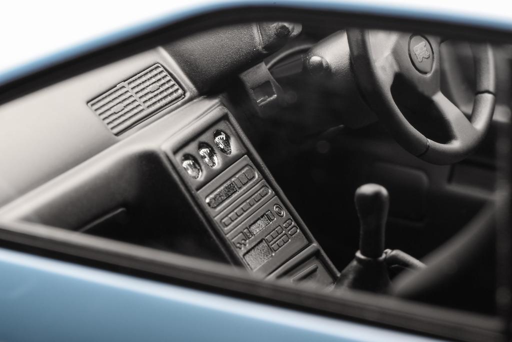 FREESTYLE MOTORHELIX Scale Nissan Skyline Customized Version Cyan Blue Finished Model MH029CB 1/18 GT-R (R32)