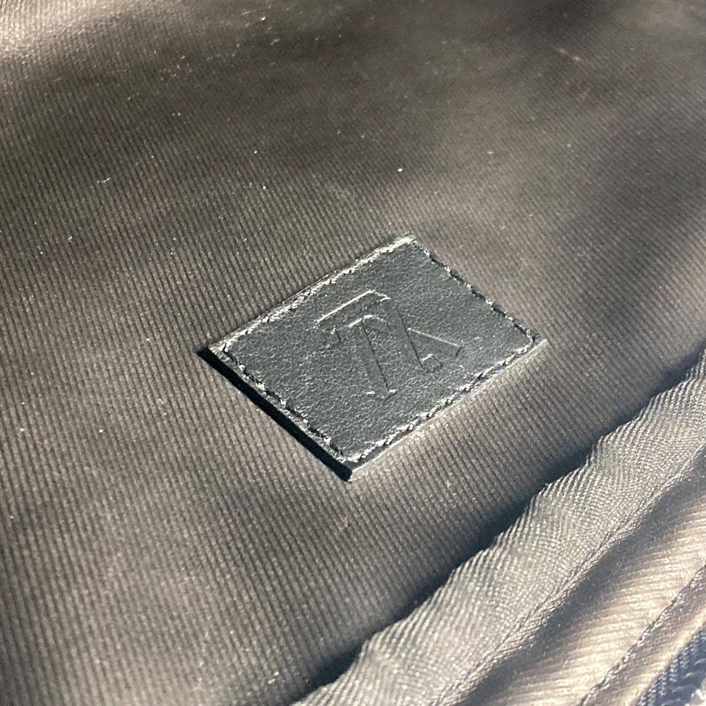 Louis Vuitton M21435 LV Snow Collection dopp kit Pouch Clutch bag Black/White