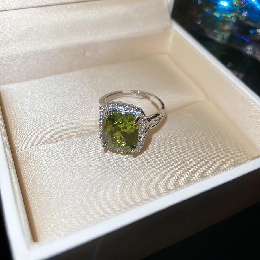 

Super flash geometric square open ring, simple and versatile temperament index finger ring, light luxury jewelry.