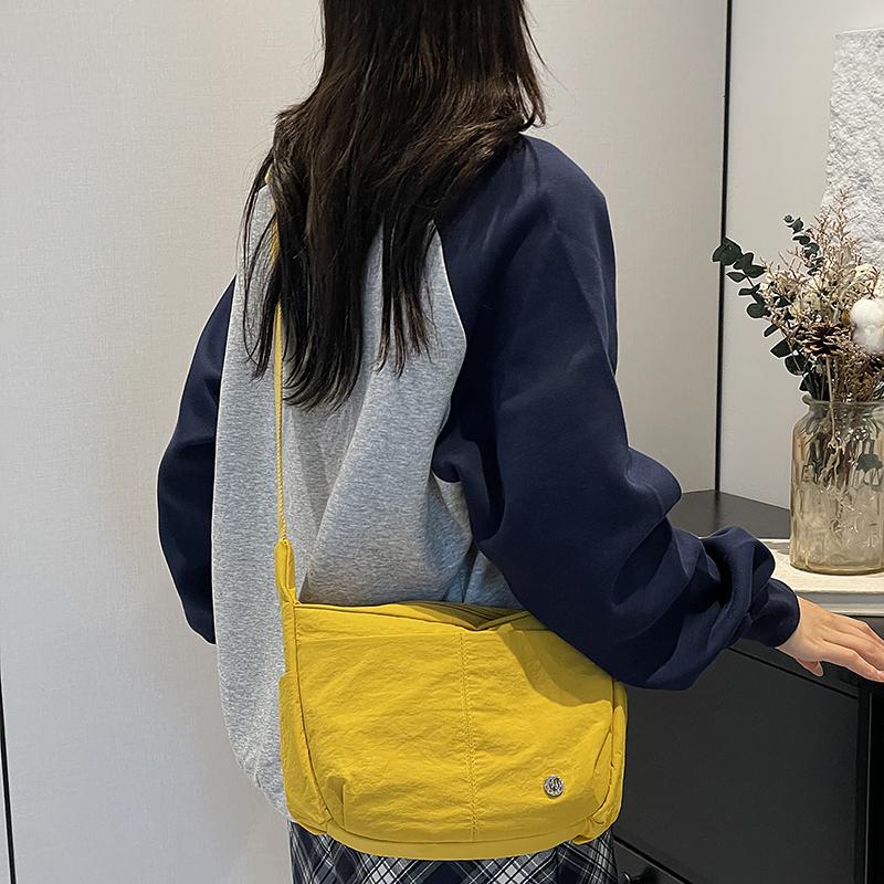 Nylon Cloth Casual Small Crossbody Bag Women Lightweight Casual Messenger Bags  Winter New Simple Fashion Commuter Shoulder Women'S Bag