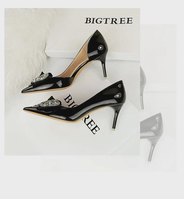 Spitze Stilettos im koreanischen Stil – Lackleder mit Strass-Schleifendesign