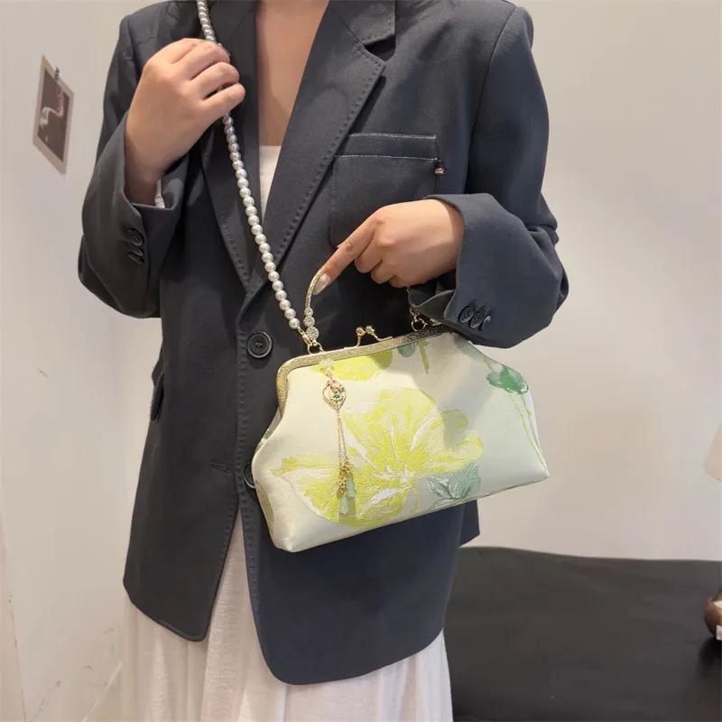 Tašky Pearl Flower Messenger pro ženy Střapcové výšivky Hedvábné tašky přes rameno Čínský styl Clip Shell Večerní Designér Luxusní Značka