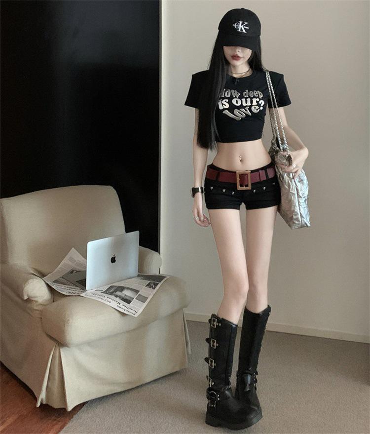 Pantaloncini Neri di Jeans Sexy a Vita Bassa Spicy Girl - Hot Pants Svasati Snella per Donna