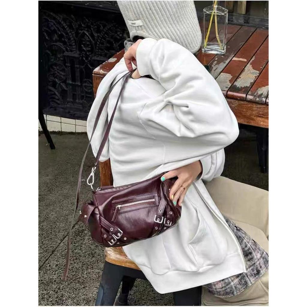 Vintage Hot Girl Crossbody Bag Women Studded Punk Shoulder Bag Ladies Durable Leather Large Capacity Cylinder Bowling Bag Y2k