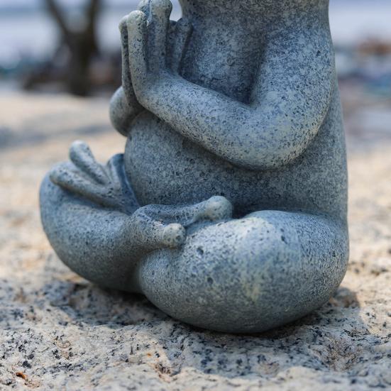 Frog Ornament Resin Material Wealth Luck Symbol Bionic Design Figure Frog Dog Meditation Ornament Indoor Outdoor Decor