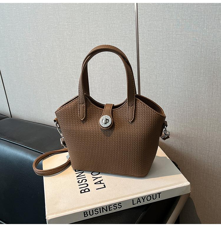 

Ретро сумка женская большой вместимости 2025 новая нишевая универсальная сумка-мессенджер повседневная портативная сумка-ведро коричневый