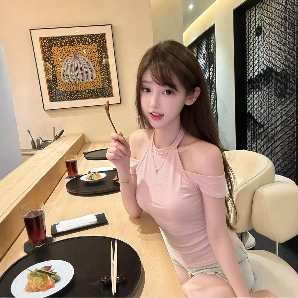 Summer sexy pure desire wind off-the-shoulder short-sleeved T-shirt women's fashion niche design sense pink neck slim top ins