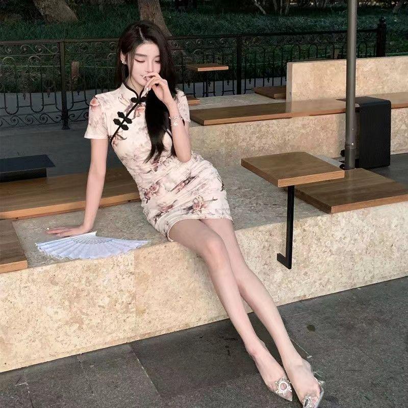2026 Retro Young Style Girls' Slimming Floral Cheongsam Dress - Trendy Waist-Cinching Short Summer Chinese Style