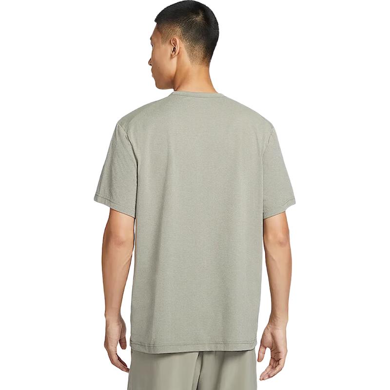 Nike Men s Sun-Protective Quick-Dry Training T-Shirt M