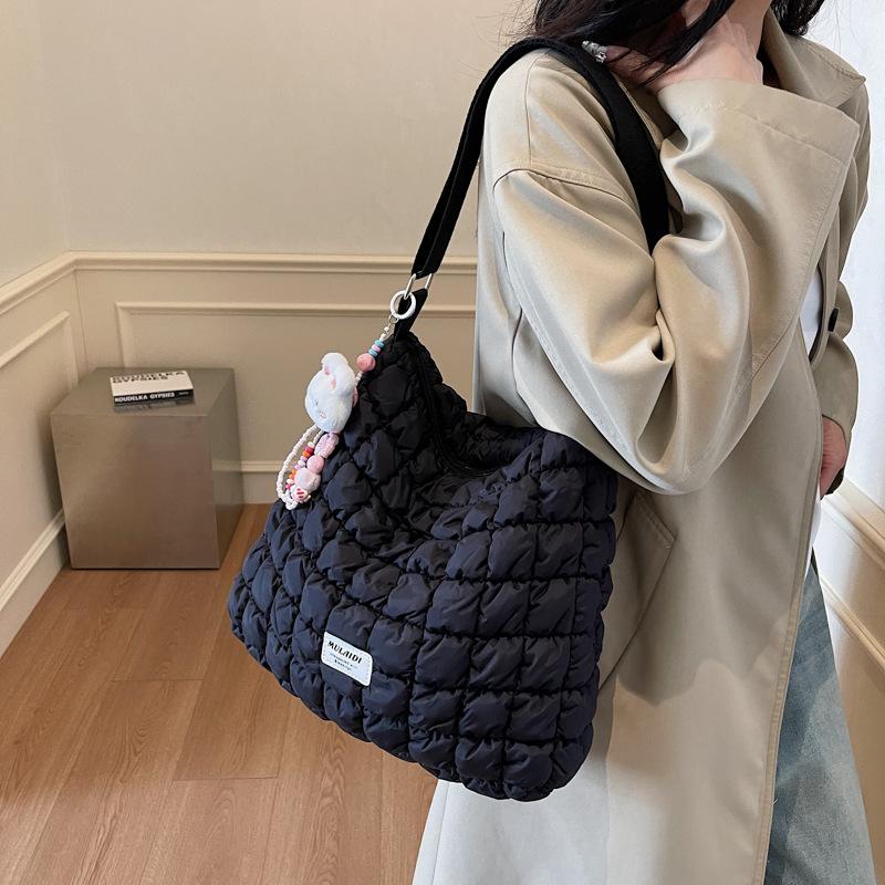 Puff messenger bag women's autumn and winter large-capacity tote bag high-value commuter bag rhombus cotton clothing bag tide