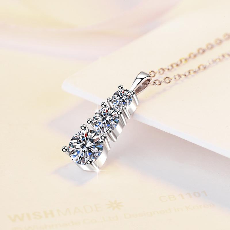 925 Sterling Silver Plated Pt950 Gold Pendant Women's Light Luxury High-end Moissanite Necklace Collarbone Chain 2026