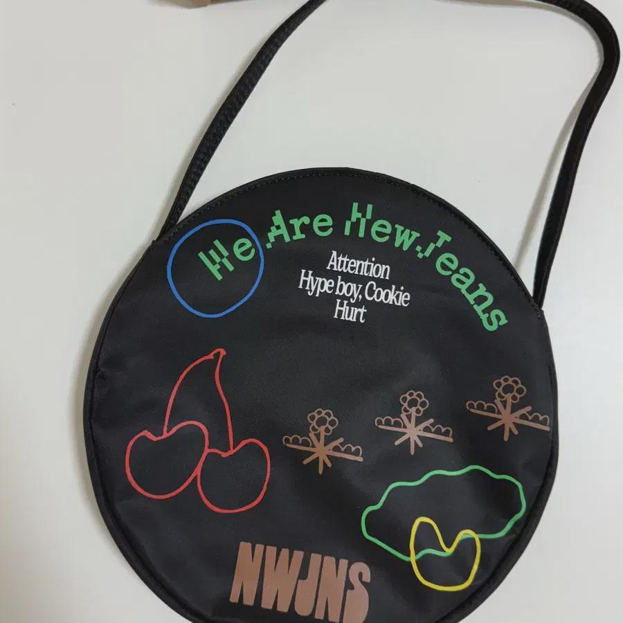 

Newjeans Том. 1 сумка Альбом Черный