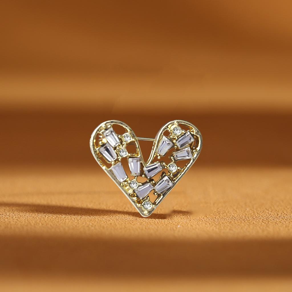 New Fashion Light Luxury High Sense of Love Simple and Versatile Mini Anti-light Small Brooch Clothing Accessories Wholesale
