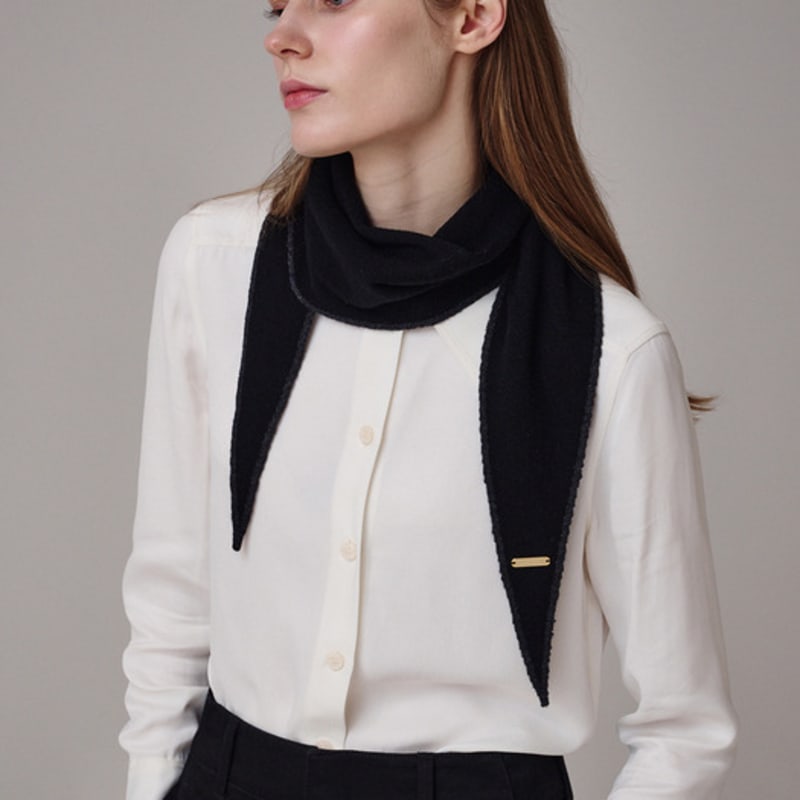 Saint Luxure 100% Wool Triangle Petite Muffler Black