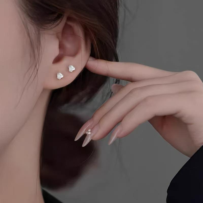 Raising Ear Holes, Small Stud Earrings for Women, Simple, Sweet, Small and Fresh Earrings, Niche Design, Versatile Earrings