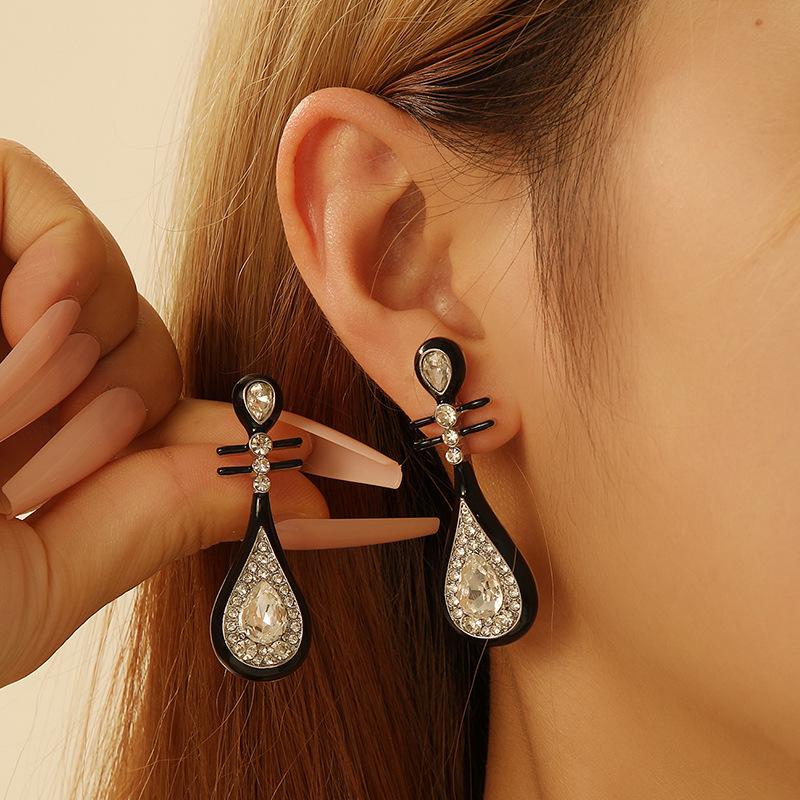 Elegant Silver Needle Pipa Earrings: Ethnic Retro Qipao Water Drop Glass Pendant for Women