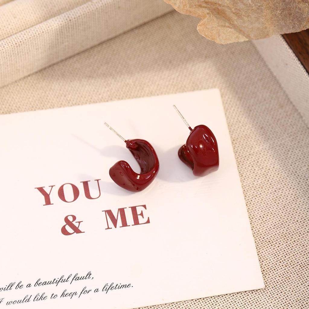 Silver Needle Red Heart Pearl Drip Stud Earrings: French Retro Vintage Ear Cuffs for Autumn and Winter.
