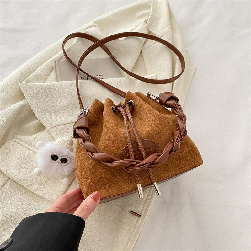 Women'S Bag, Bucket Bag, Niche Foreign Style Shoulder Bag, Matte Braided Rope, Bucket Bag, Fashionable Versatile Messenger Bag.