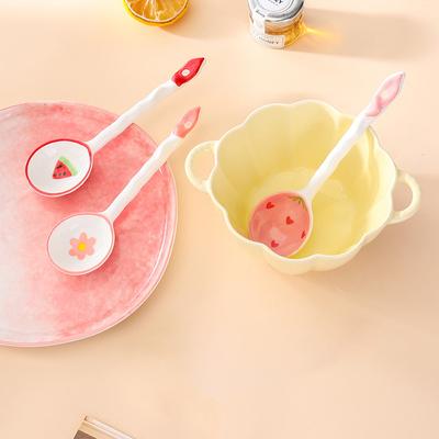 Kawaii Ovoce Jahoda Keramická Polévková Lžíce Roztomilá Zmrzlina Ručně Malovaná Kávová Dezertní Lžíce s Dlouhou Rukojetí Kuchyňské Doplňky