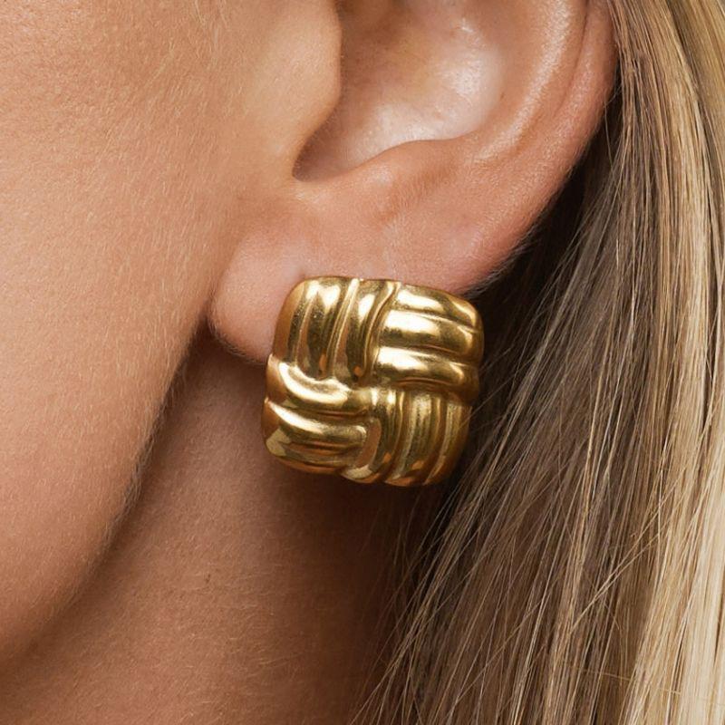 

Exaggerated Gold Color Metal Flower Stud Earrings For Women French Style Retro Design Statement Earring Daily Wear Jewelry Gifts