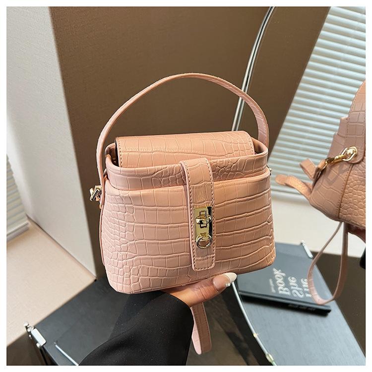 

Модная портативная маленькая сумка женская 2025 новая высококлассная сумка-ведро с крокодиловым узором, универсальный дизайн, сумка-мессенджер розовый