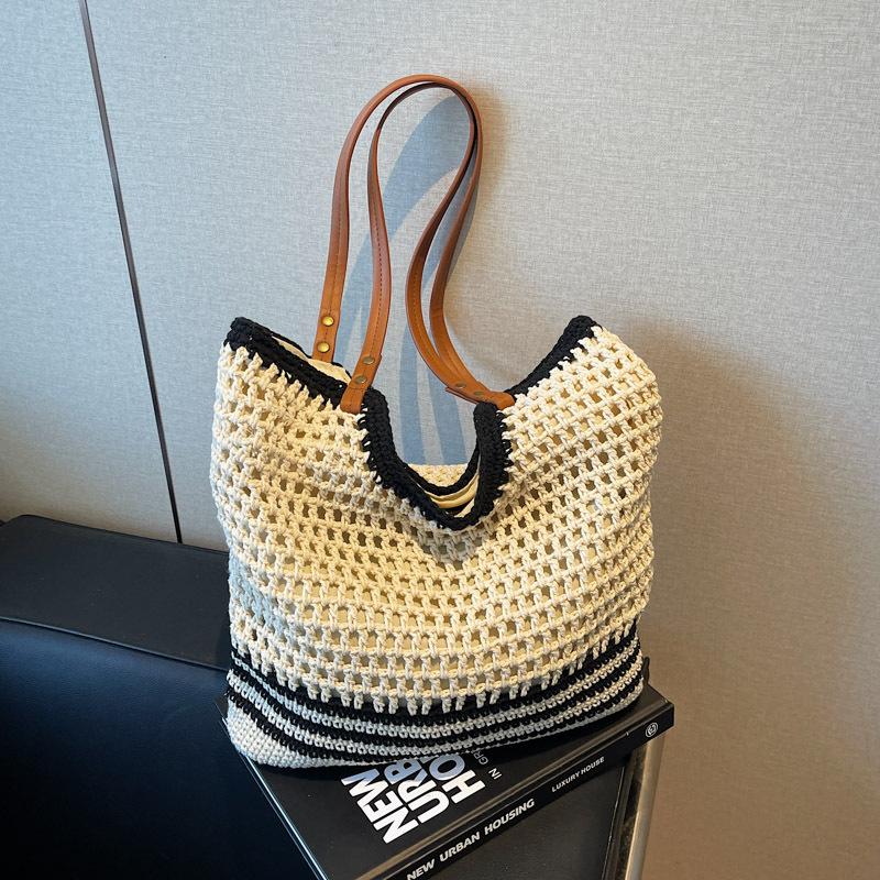 Woven Straw Bag Women's Large-capacity New Shoulder Seaside Vacation Beach Bag Tote Bag