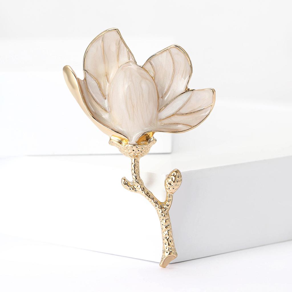 Koreanische Version der neuen Legierungs-Emaille-Magnolienbrosche, klein und frisch, vielseitig, Damenanzughemd, Brustblumen-Accessoire-Broschen