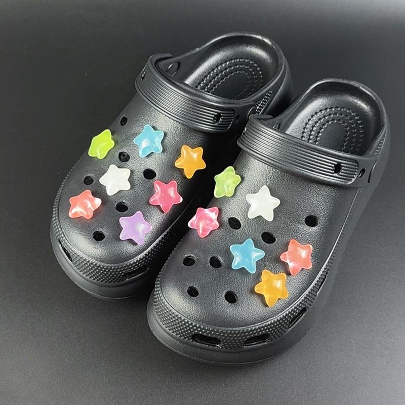 Ensemble de 13 breloques de chaussures tendance Accessoires Boucle de chaussure à trou Étoile de mer lumineuse DIY Décorations de chaussures 3D pour Bogg Bag