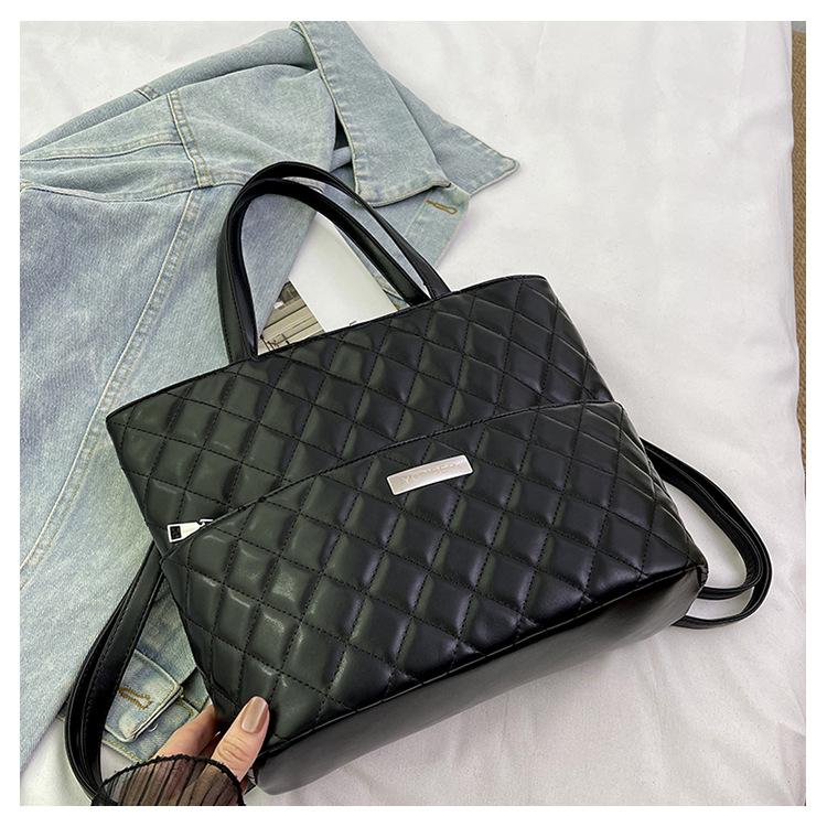 

Fashion diamond large-capacity tote bag women s Korean version simple backpack 2025 summer niche design shoulder women s bag чёрный
